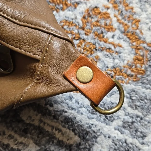 Parker Thatch sling in luggage color - Picture 8 of 9